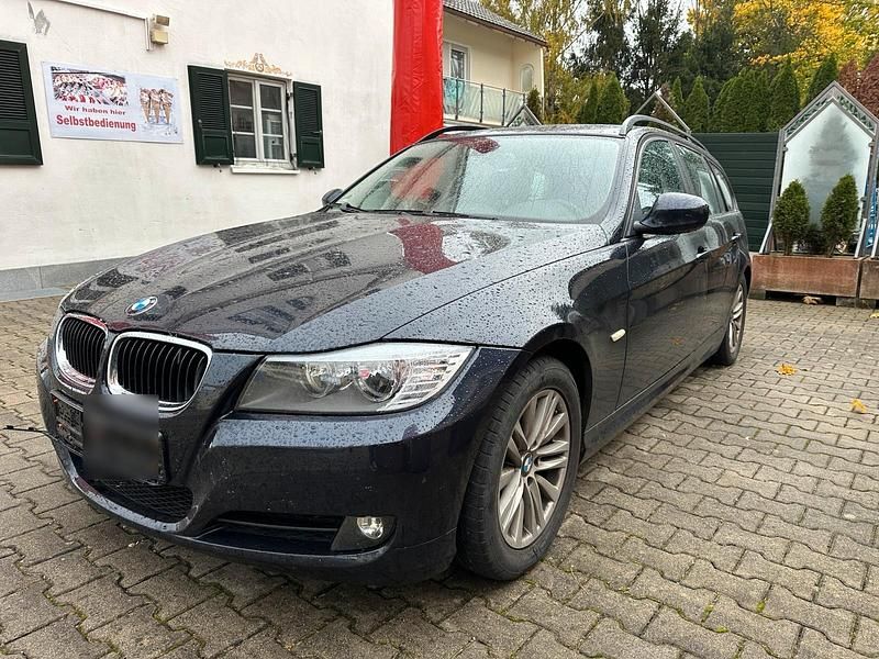 Blau Gebraucht 2010 BMW 320 Kombi | 4.200 € (Superpreis) - Bild 1/4