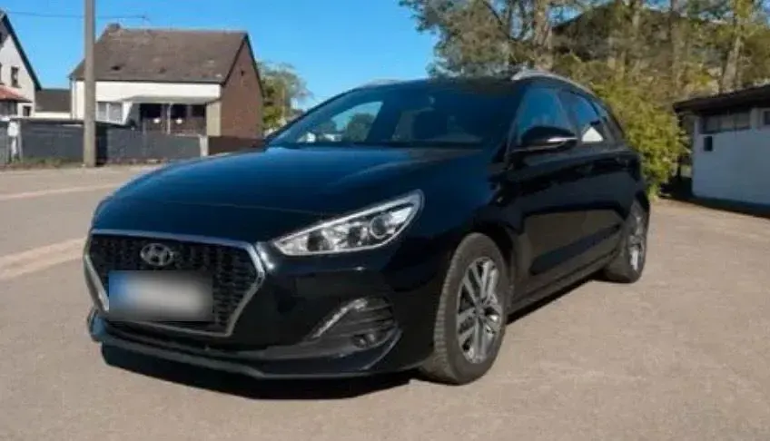 Gebraucht Hyundai i30 120 PS (88 kW) 2018 Schwarz Kombi