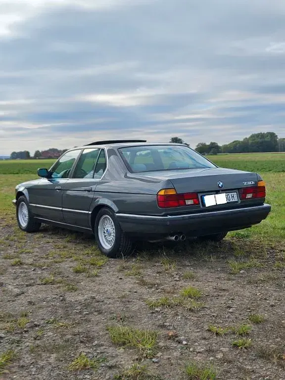 Gebraucht BMW 730 188 PS (138 kW) 1989 Grau Limousine