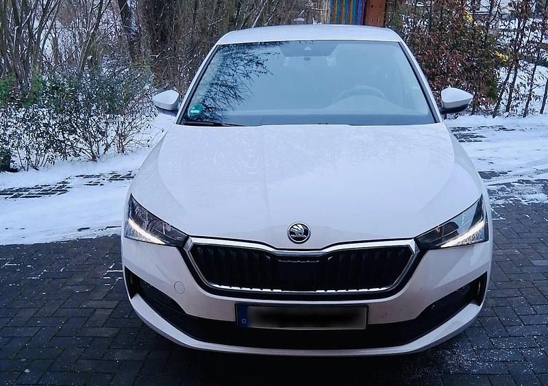 Weiß Gebraucht 2022 Skoda Scala Kleinwagen | 14.900 € (Guter Preis) - Bild 1/2