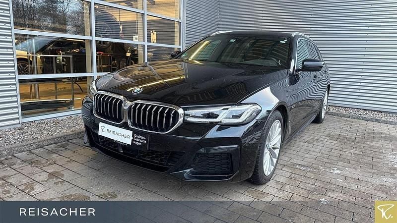 Gebraucht BMW 530e Efficient Dynamics 292 PS (214 kW) 2022 Saphirschwarz metallic Kombi