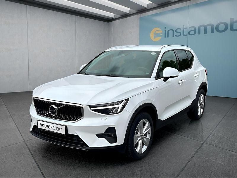 Weiß Gebraucht 2024 Volvo XC40 Core SUV | 34.949 € (Guter Preis) - Bild 1/4