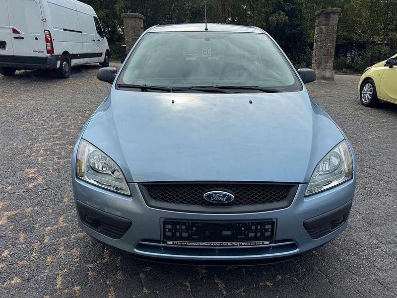 Blau Gebraucht 2006 Ford Focus Limousine | 2.999 € (Fairer Preis) - Bild 1/4