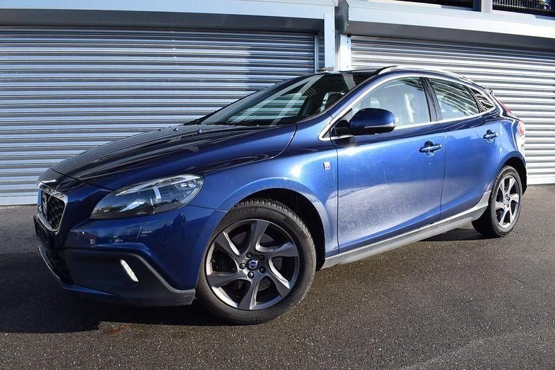 Blau Gebraucht 2015 Volvo V40 CC Ocean Race Kombi | 15.800 € (Fairer Preis) - Bild 1/4