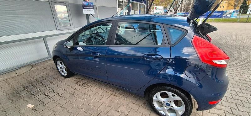 Gebraucht Ford Fiesta 60 PS (44 kW) 2009 Blau Kleinwagen