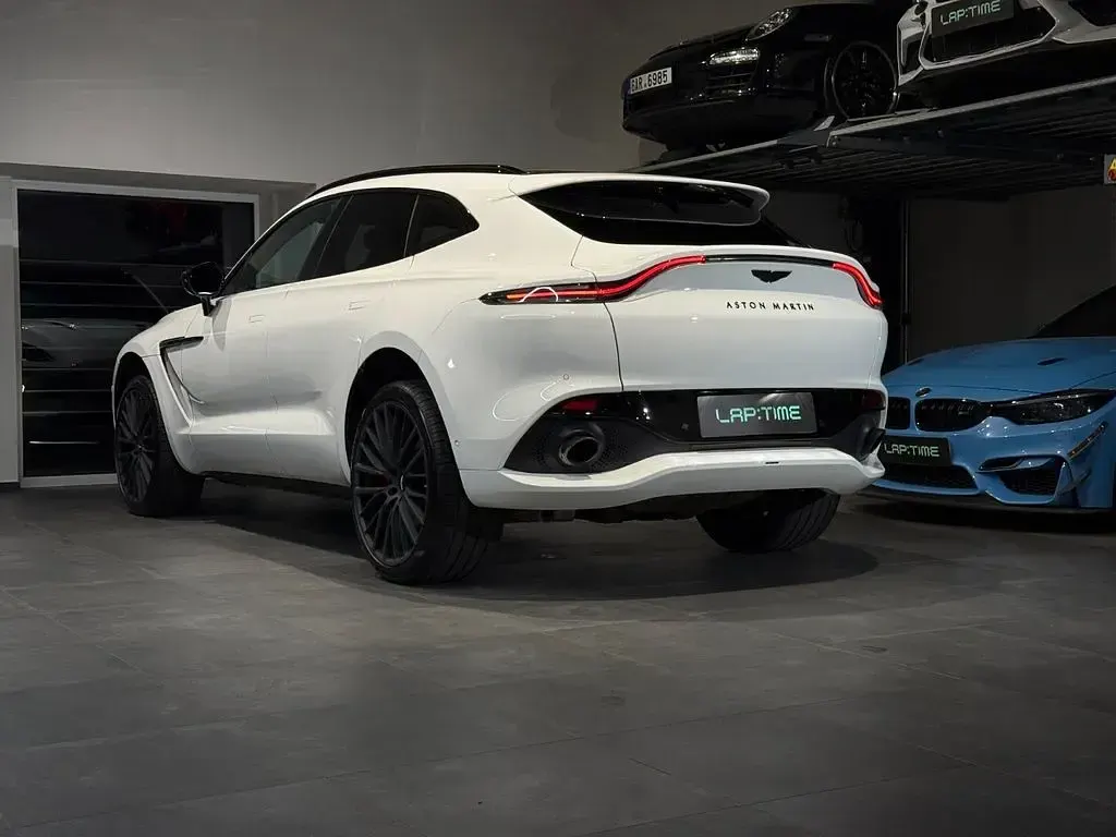 Gebraucht Aston Martin DBX 551 PS (405 kW) 2022 Weiß SUV