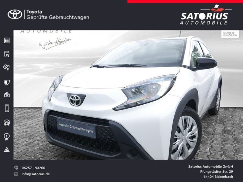 Schneeweiß Gebraucht 2022 Toyota Aygo X-play Kleinwagen | 13.490 € (Fairer Preis) - Bild 1/4