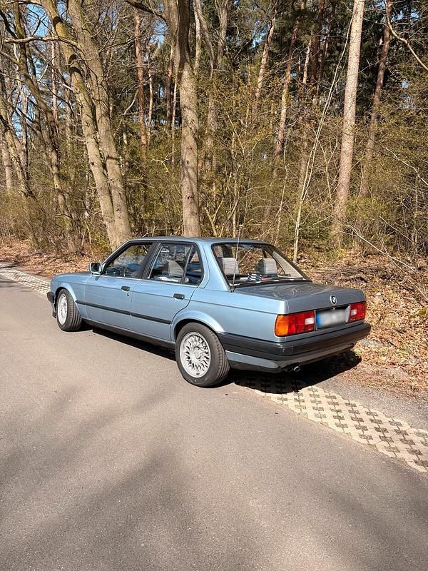 Brugt BMW 320 129 HK (94 kW) 1990 Blå Sedan