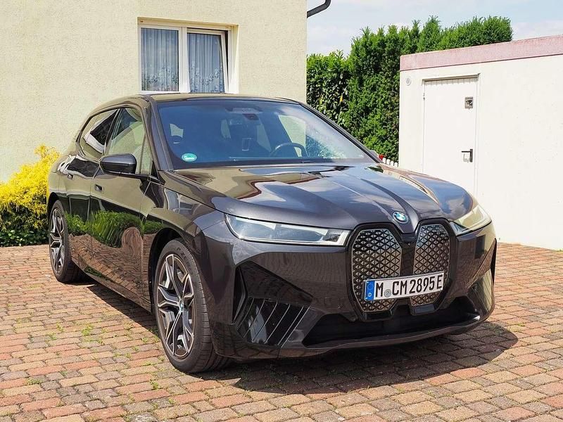 Grau Gebraucht 2023 BMW iX Sport Line SUV | 49.800 € (Fairer Preis) - Bild 1/4