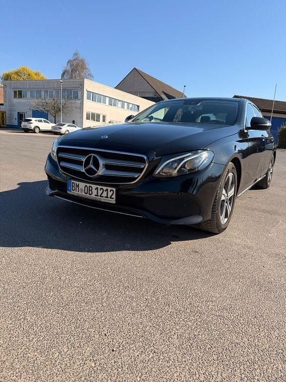Second-hand Mercedes E220 194 CP (142 kW) 2018 Negru Berlinǎ