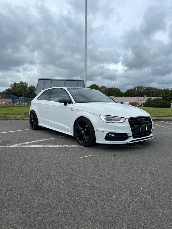 Weiß Gebraucht 2013 Audi A3 Comfort Limousine | 11.000 € (Teuer) - Bild 1/4