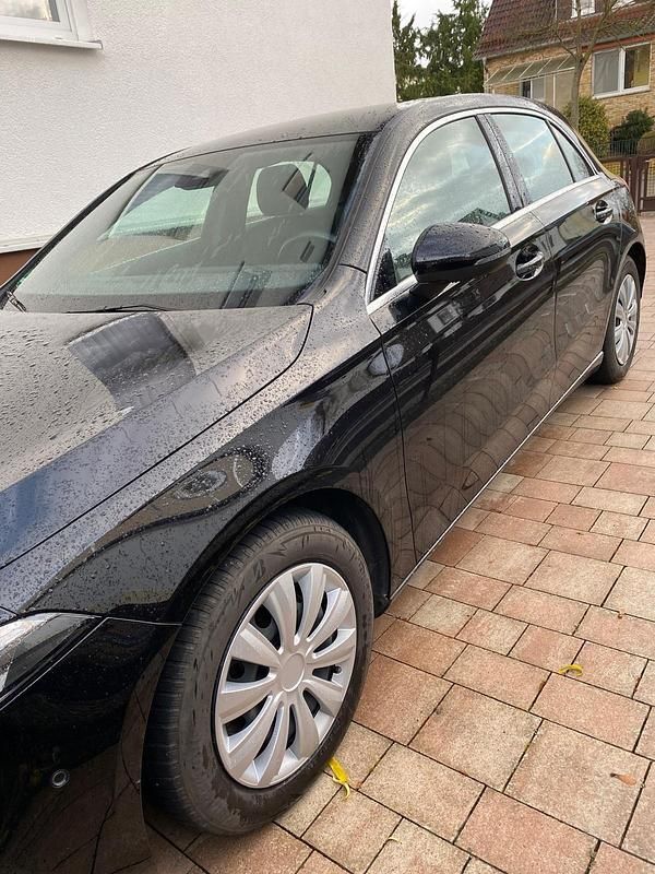 Gebraucht Mercedes A200 163 PS (119 kW) 2020 Schwarz Limousine