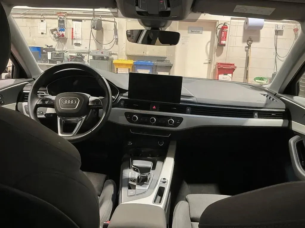 Gebraucht Audi A4 Advanced 163 PS (119 kW) 2023 Mythosschwarz Kombi