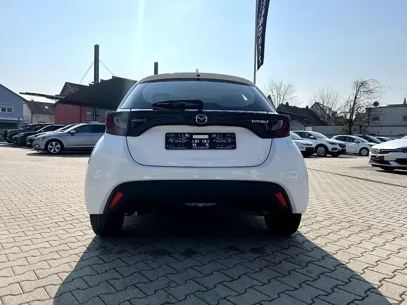 Second-hand Mazda 2 116 CP (85 kW) 2023 Alb Hatchback