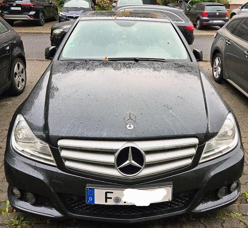 Schwarz Gebraucht 2012 Mercedes C200 Limousine | 8.000 € (Superpreis) - Bild 1/4