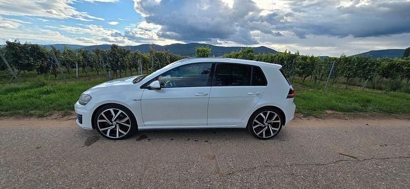 Weiß Gebraucht 2014 VW Golf VII GTD Limousine | 12.900 € (Etwas zu teuer) - Bild 1/4
