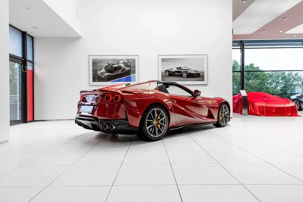 Gebraucht Ferrari 812 799 PS (587 kW) 2021 Rot Cabrio