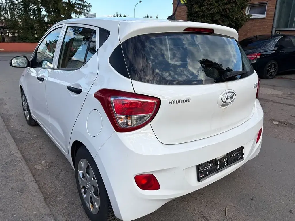 Gebraucht Hyundai i10 Classic 67 PS (49 kW) 2015 Weiß Kleinwagen