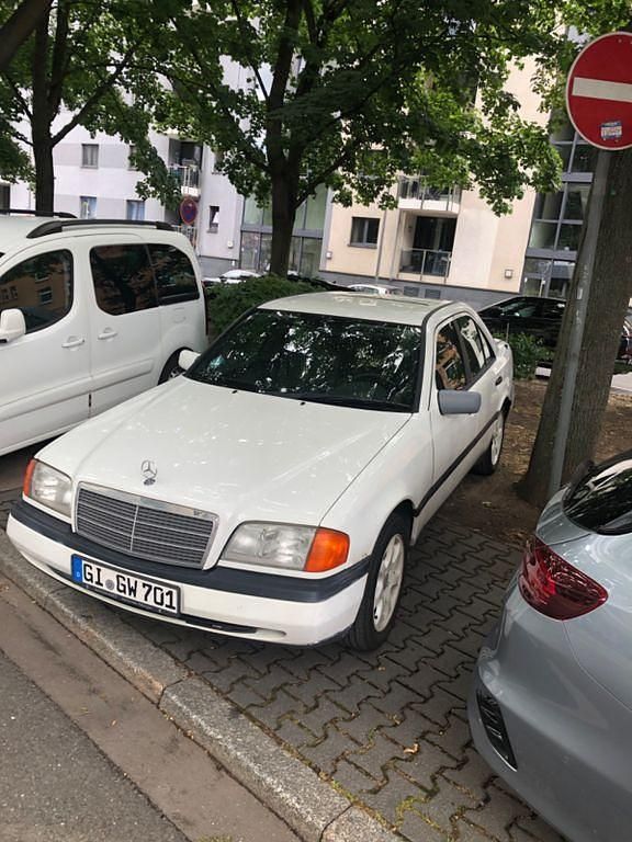 Weiß Gebraucht 1995 Mercedes C180 Elegance Limousine | 4.499 € - Bild 1/4