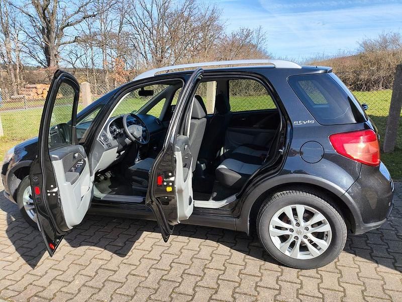 Gebraucht Suzuki SX4 Style 120 PS (88 kW) 2013 Schwarz SUV