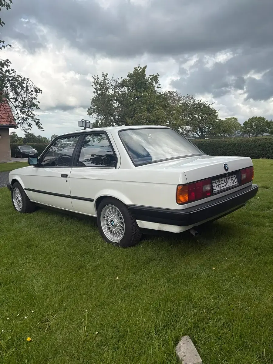 Gebraucht BMW 316 102 PS (75 kW) 1988 Weiß Coupé