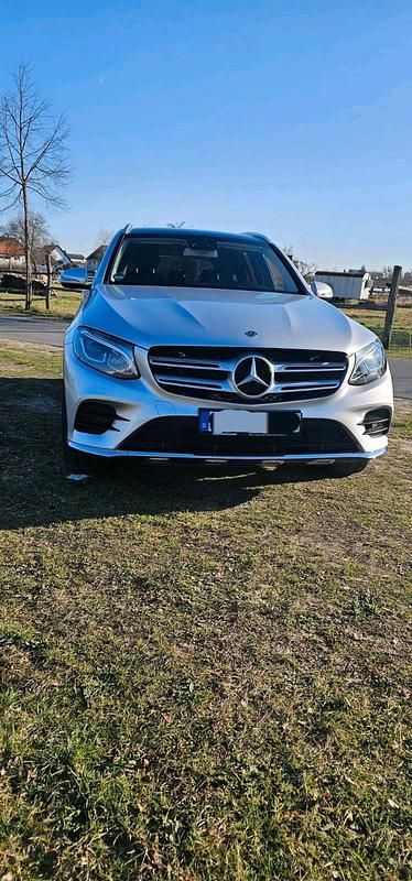 Silber Gebraucht 2017 Mercedes GLC250 SUV | 26.999 € (Fairer Preis) - Bild 1/4
