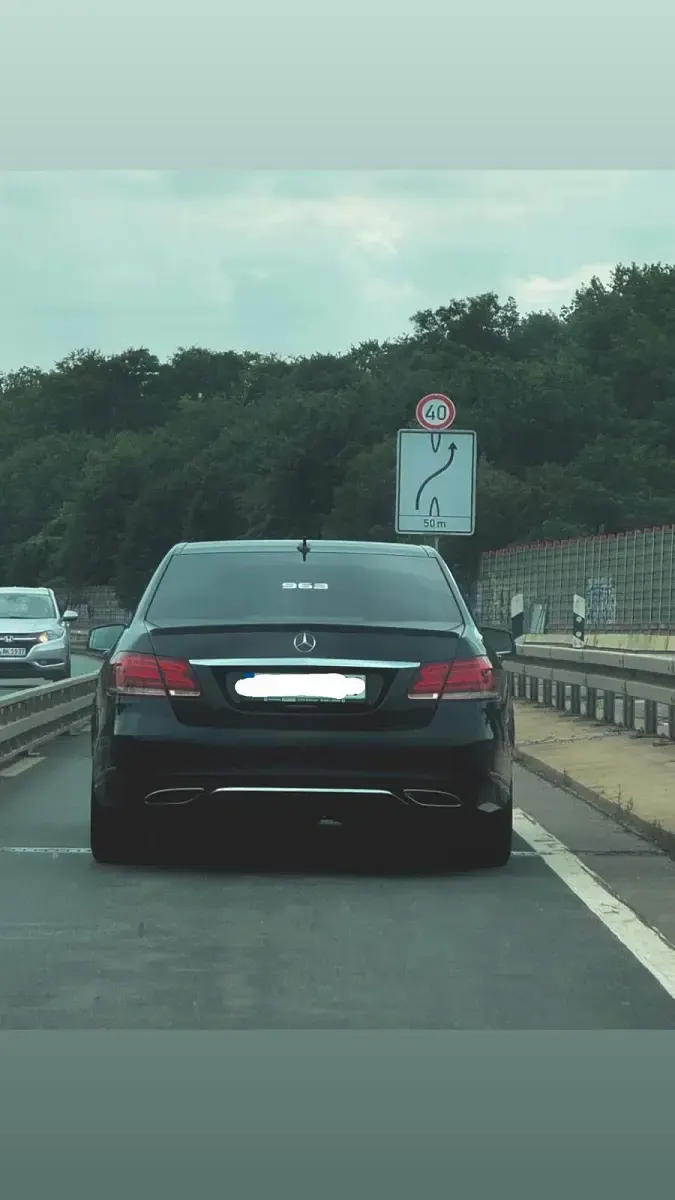 Gebraucht Mercedes E250 Avantgarde 204 PS (150 kW) 2010 Schwarz Limousine