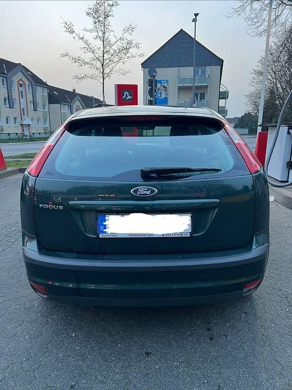 Gebraucht Ford Focus Ghia 101 PS (74 kW) 2005 Grün Limousine