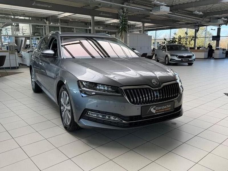 Gebraucht Skoda Superb Style 200 PS (147 kW) 2023 Graphitegrau metallic Kombi