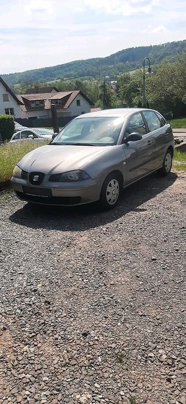 Grau Gebraucht 2004 Seat Ibiza Kleinwagen | 750 € (Guter Preis) - Bild 1/4