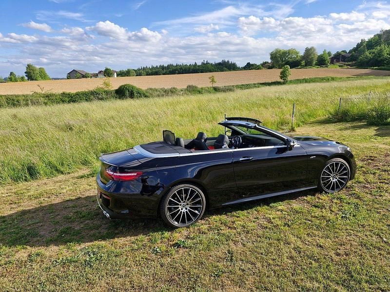 Schwarz Gebraucht 2019 Mercedes E300 AMG Cabrio | 42.900 € (Fairer Preis) - Bild 1/4