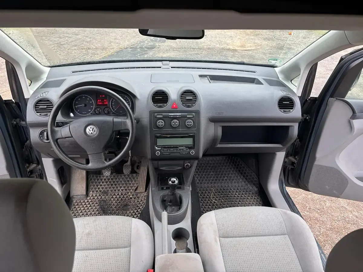 Gebraucht VW Caddy 80 PS (58 kW) 2009 Silber Van / Kleinbus