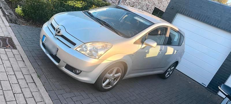 Grau Gebraucht 2005 Toyota Corolla Verso Van / Kleinbus | 2.200 € (Superpreis) - Bild 1/4