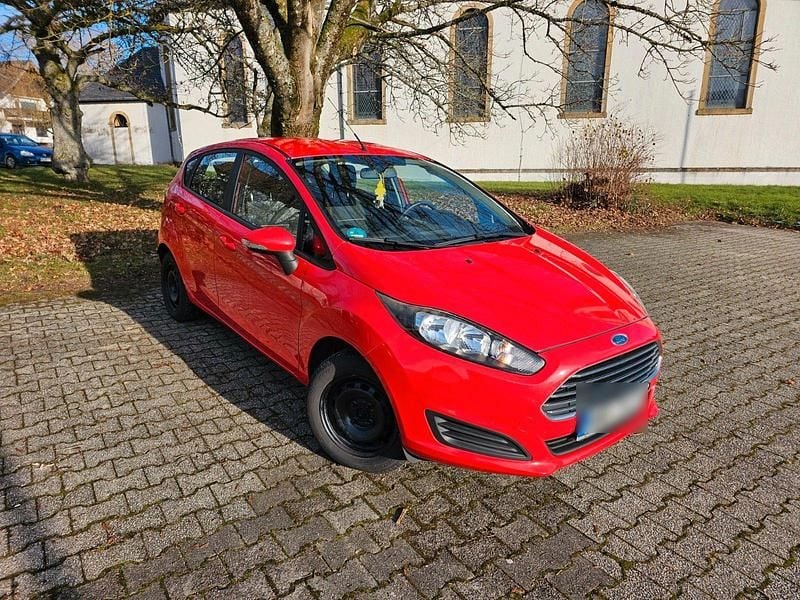 Rot Gebraucht 2014 Ford Fiesta Kleinwagen | 5.450 € (Fairer Preis) - Bild 1/4