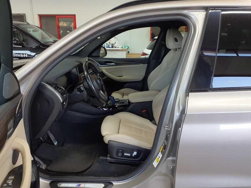 Gebraucht BMW iX3 Impressive 210 kW (286 PS) 2023 Kaschmirsilber metallic SUV