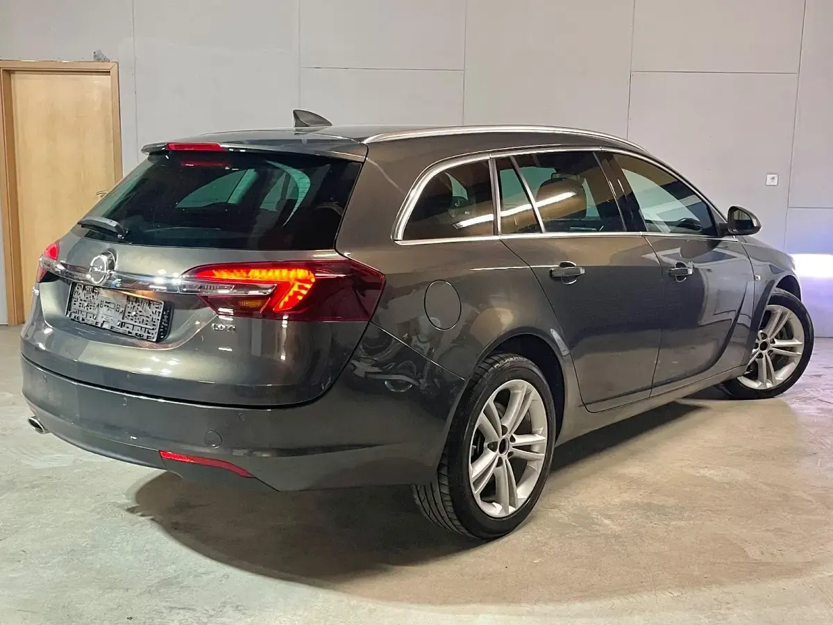 Gebraucht Opel Insignia Innovation 170 PS (125 kW) 2015 Grau Kombi