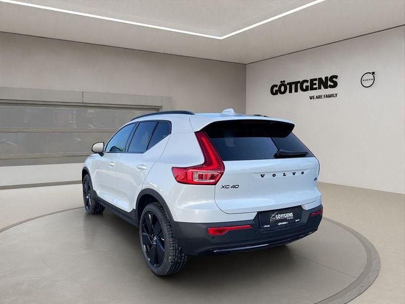 Gebraucht Volvo XC40 Plus 163 PS (119 kW) 2025 Weiß SUV