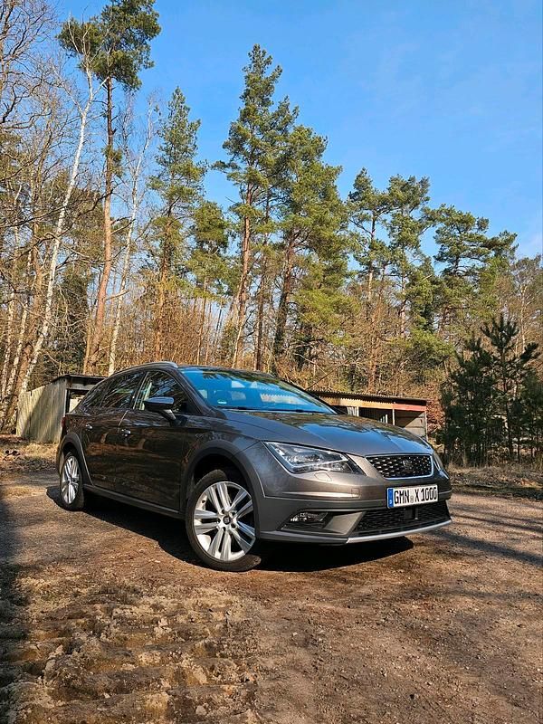 Grau Gebraucht 2015 Seat Leon X-Perience 4Drive Kombi | 10.899 € (Fairer Preis) - Bild 1/4