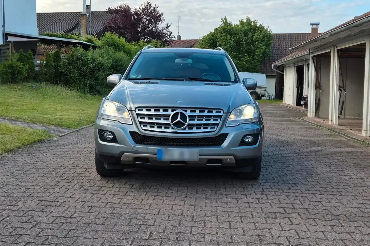 Gebraucht Mercedes ML350 224 PS (164 kW) 2010 Silber SUV