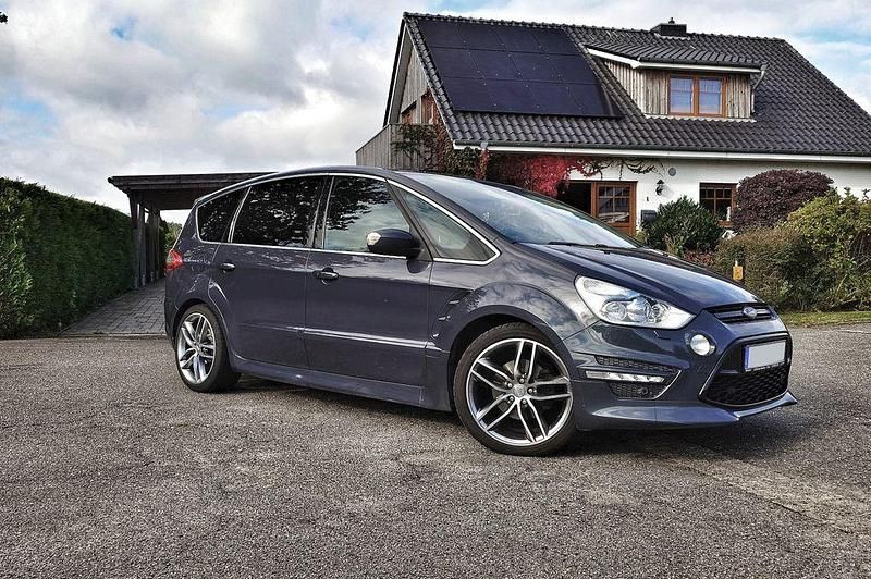 Blau Gebraucht 2011 Ford S-MAX Titanium S Van / Kleinbus | 5.400 € (Fairer Preis) - Bild 1/4
