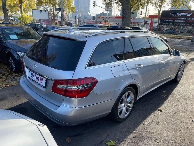 Gebraucht Mercedes E250 Elegance 204 PS (150 kW) 2011 Silber Limousine