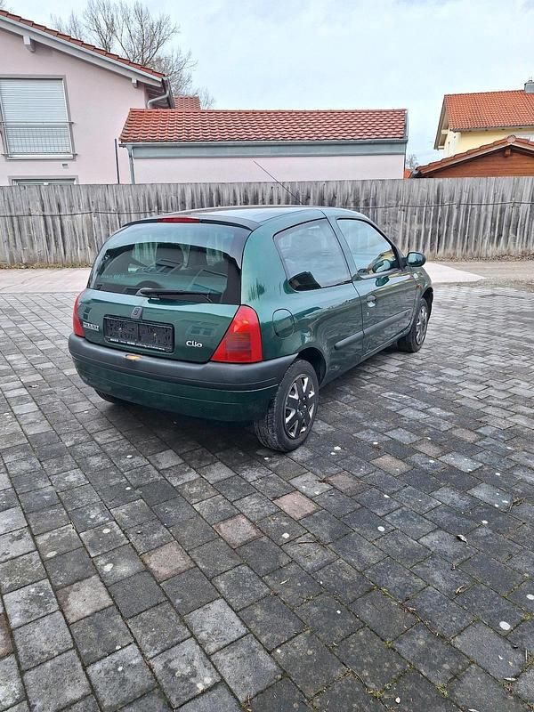 Gebraucht Renault Clio II 58 PS (42 kW) 2001 Grün Kleinwagen