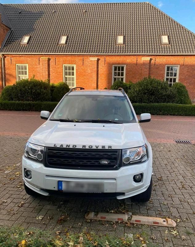 Weiß Gebraucht 2012 Land Rover Freelander 2 SUV | 10.600 € (Etwas zu teuer) - Bild 1/4