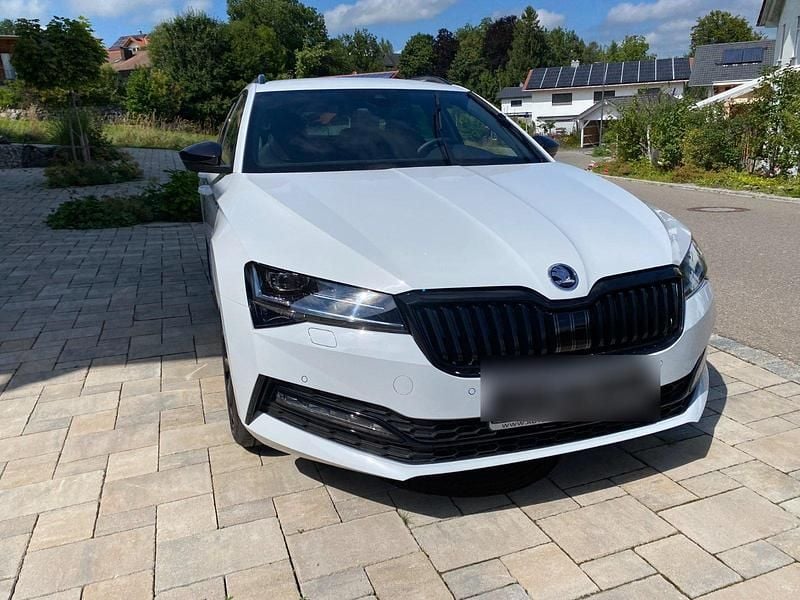 Weiß Gebraucht 2020 Skoda Superb SportLine Kombi | 31.000 € (Fairer Preis) - Bild 1/4