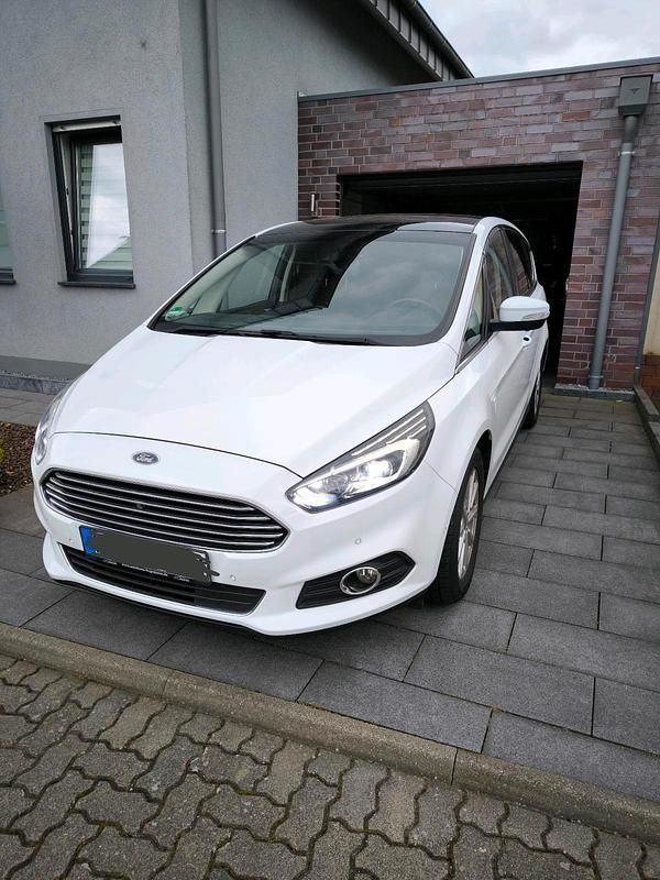 Gebraucht Ford S-MAX Titanium 241 PS (177 kW) 2015 Weiß Van / Kleinbus