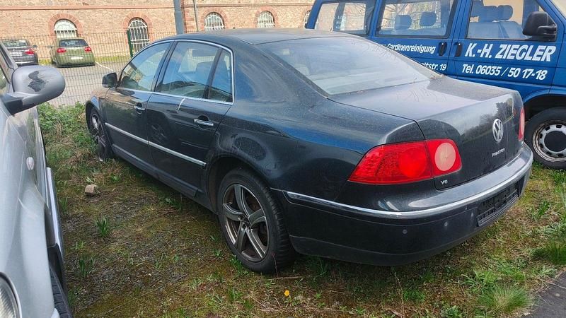 Grau Gebraucht 2003 VW Phaeton Limousine | 2.000 € - Bild 1/4
