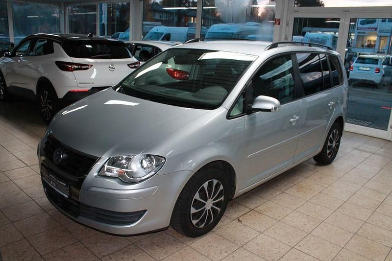 Silber Gebraucht 2008 VW Touran Trendline Van / Kleinbus | 8.490 € (Teuer) - Bild 1/4