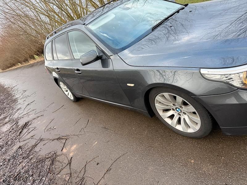 Gebraucht BMW 525 197 PS (144 kW) 2009 Grau Kombi