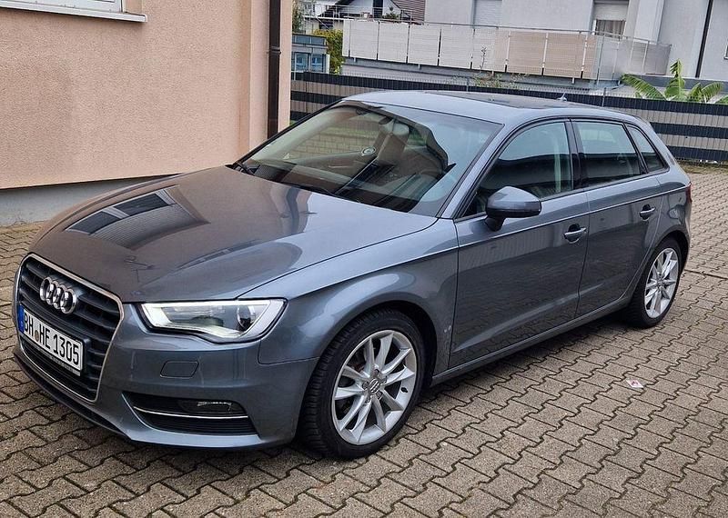 Grau Gebraucht 2013 Audi A3 Sportback Sport Limousine | 9.400 € (Fairer Preis) - Bild 1/4