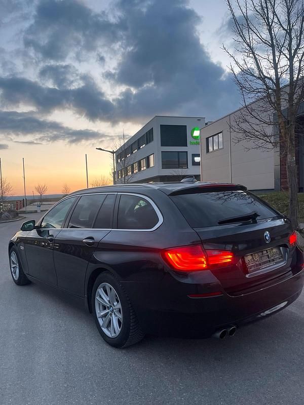 Gebraucht BMW 520 190 PS (139 kW) 2015 Grau Kombi